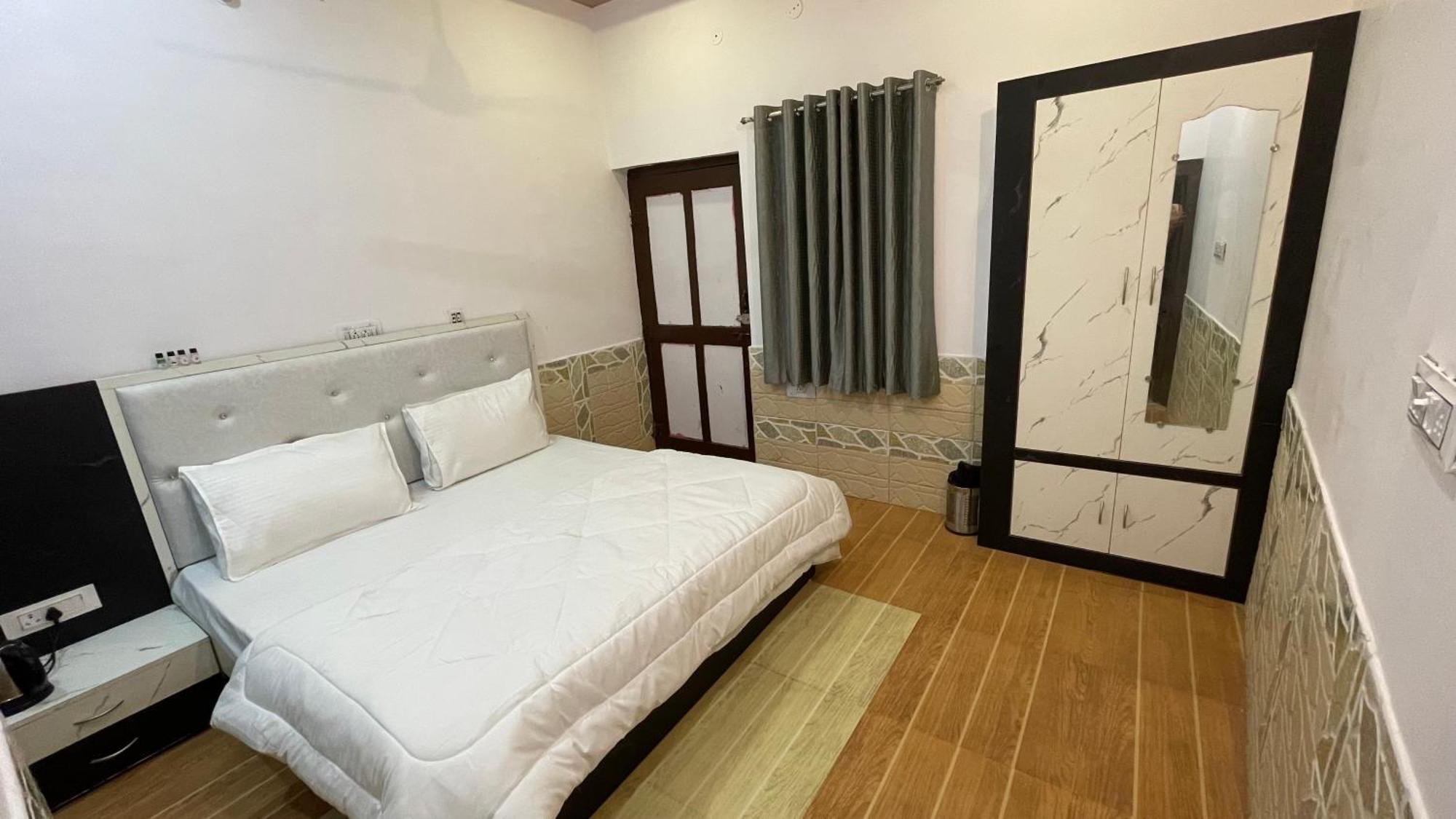 Lazy Staytion Pushkar Bagian luar foto