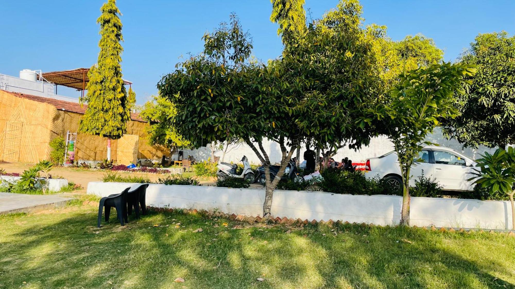 Lazy Staytion Pushkar Bagian luar foto